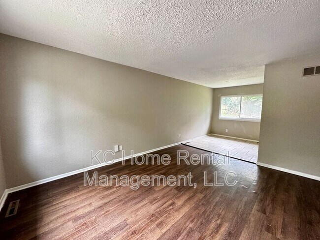 Foto del edificio - 3723 Webster Ave