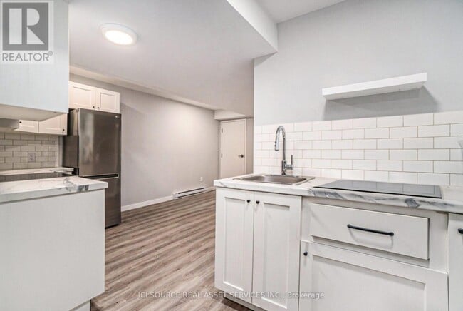 Photo du bâtiment - 1675 Baseline Rd