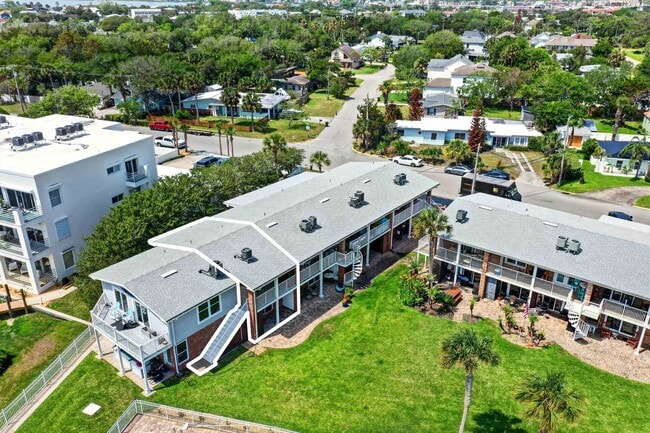 Foto del edificio - 83 Comares Ave