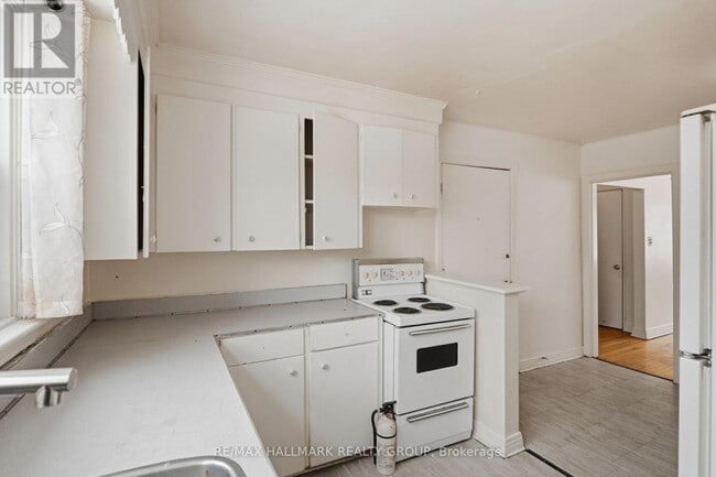 Building Photo - 1171 Merivale Rd