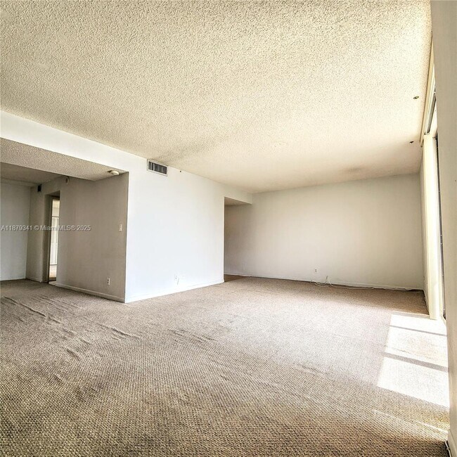 Foto del edificio - 18181 NE 31st Ct