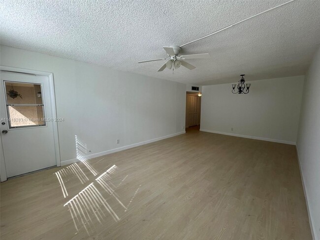 Foto del edificio - 3800 N Hills Dr