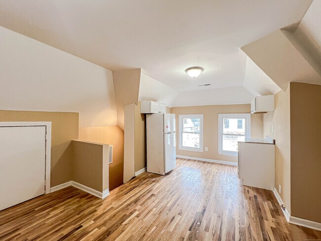 Building Photo - 63 Eaton St