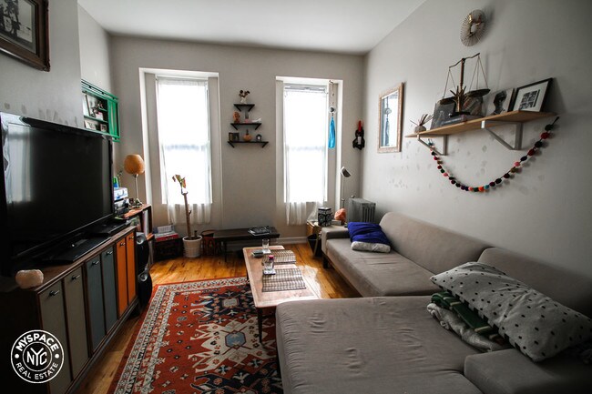 Foto del edificio - 175 Troutman St