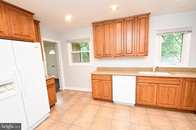 Building Photo - 6711 Bracken Ct