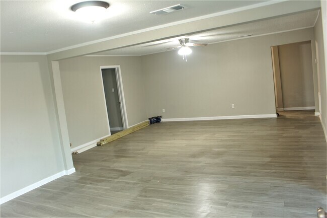 Building Photo - 203 Ayers Dr