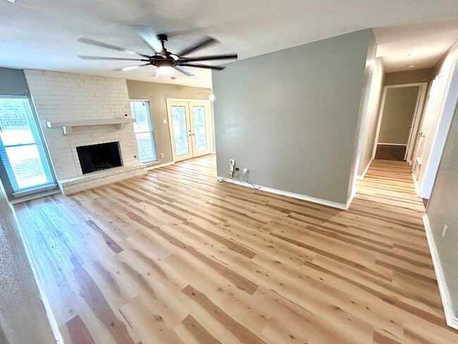Building Photo - ** Application Received** AVAILABLE NOW! 3...