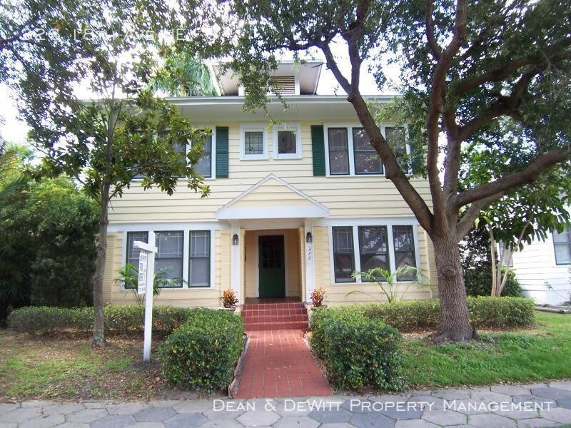Old NE Gem! 1/1 Apartment on 2nd Floor - Old NE Gem!  1/1 Apartment on 2nd Floor