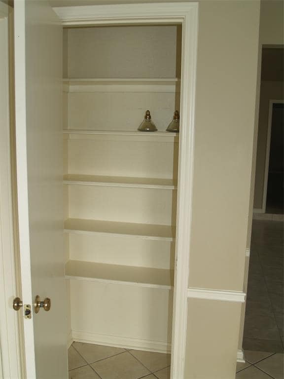 Building Photo - 10203 Grand Oak Dr