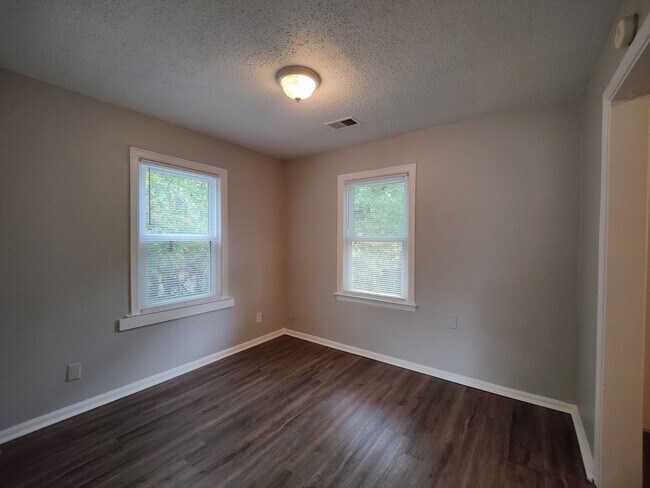 Foto del edificio - Beautiful 2 bedrooms and 1 bathroom home f...