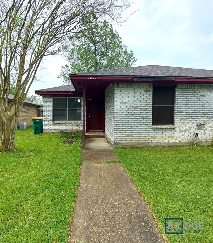Primary Photo - 1611 Hazelwood St