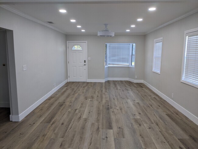 Foto del edificio - 3318 W 157th St