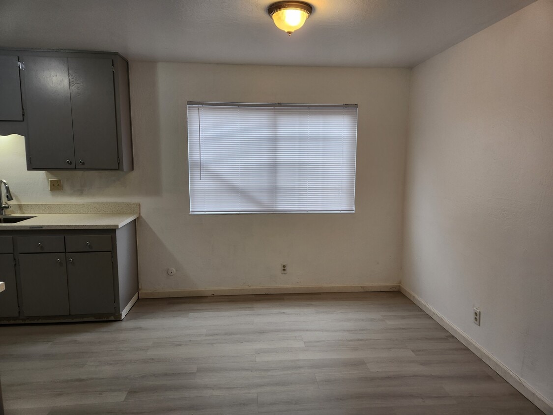 Dining Room - 9220 Bancroft Ave