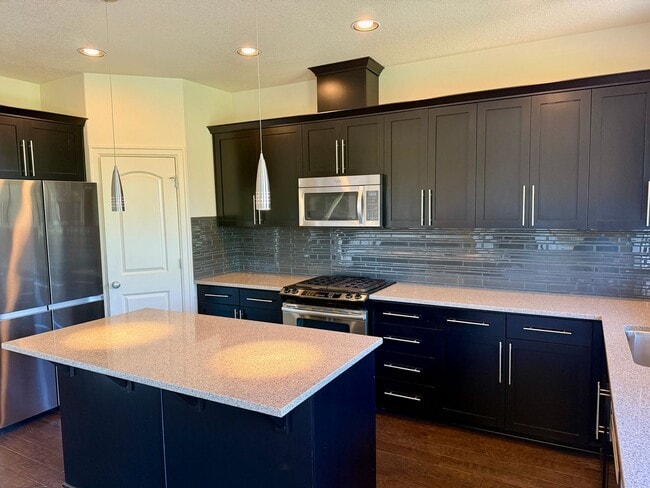 Building Photo - Custom Built Home-Bethany Village Delight