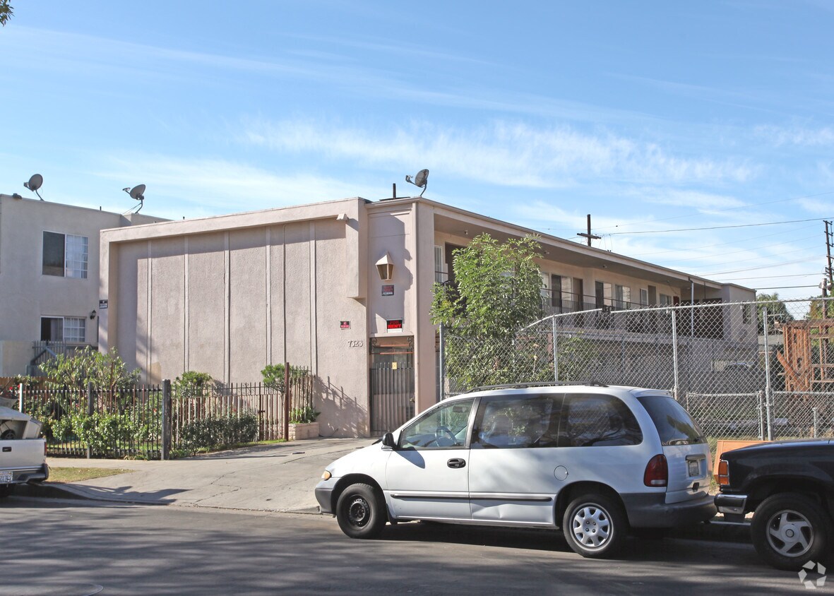 Primary Photo - 7323 Milwood Ave