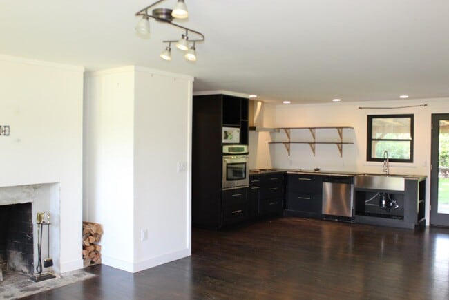 Kitchen (Vacant) - 16032 53rd Ave W