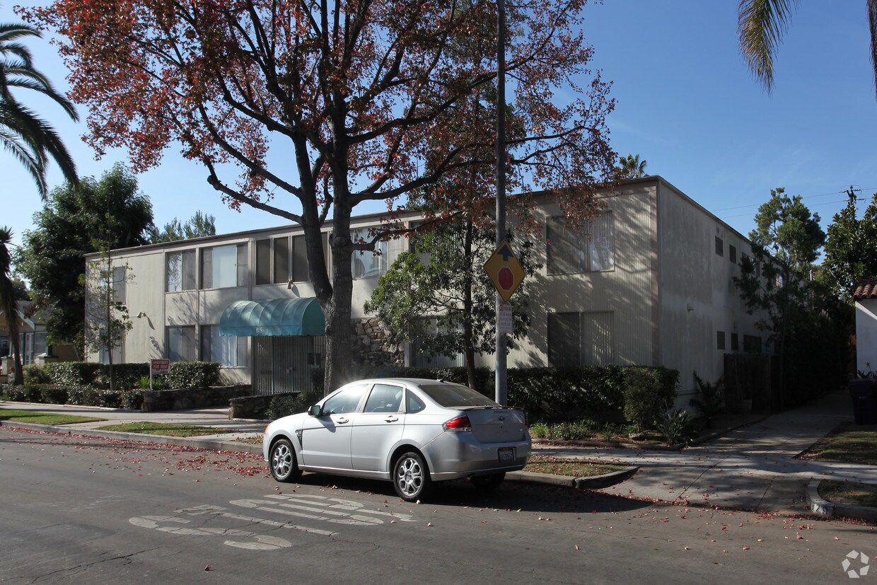 Foto principal - 815 Loma Ave