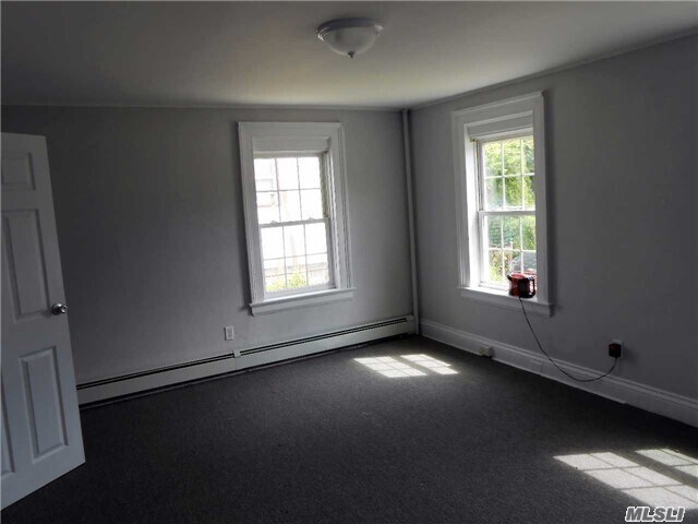 Building Photo - 81 Roslyn Rd