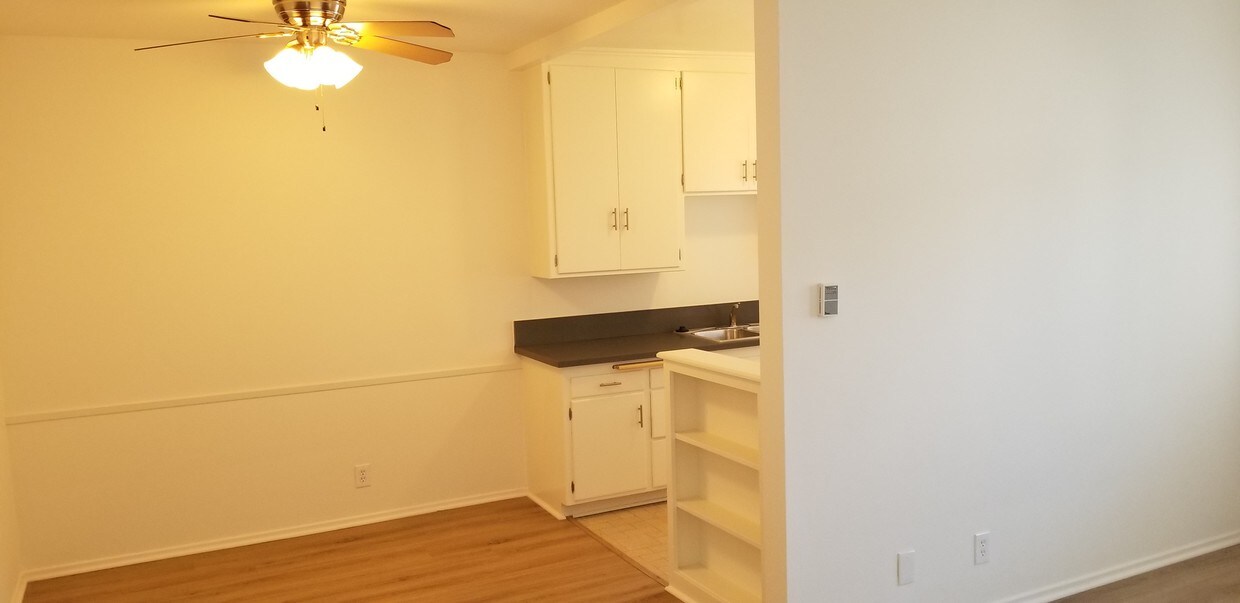 Dinning/Kitchen - 10020 Palms Blvd