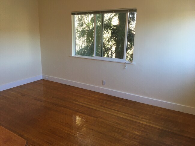 front room/living room. - 1636 8th St