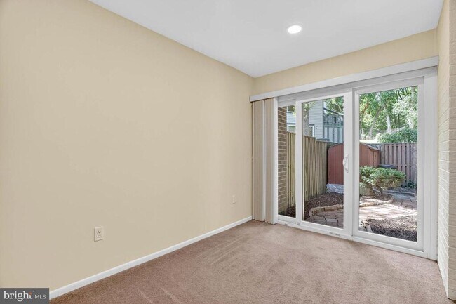Building Photo - 5466 Ring Dove Ln