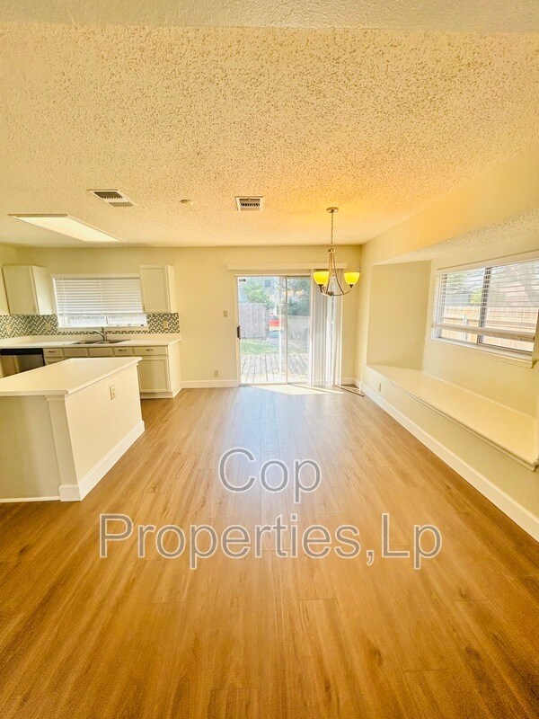 Foto del edificio - 7138 Valewood View