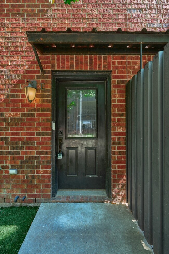 Building Photo - 2422 Navigation Blvd