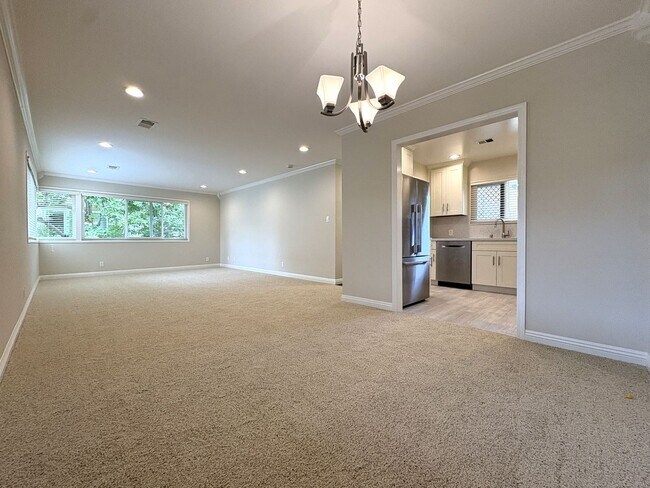 Building Photo - Updated 2 bedroom with in unit washer, dry...