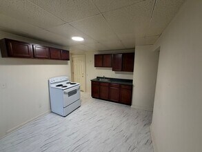 Building Photo - 225 Oakland St