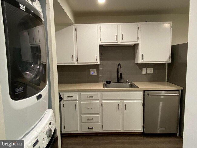 Foto del edificio - 8333 Felsted Ln