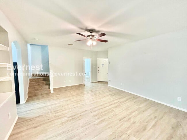 Foto del edificio - 152 Creek Cove Dr