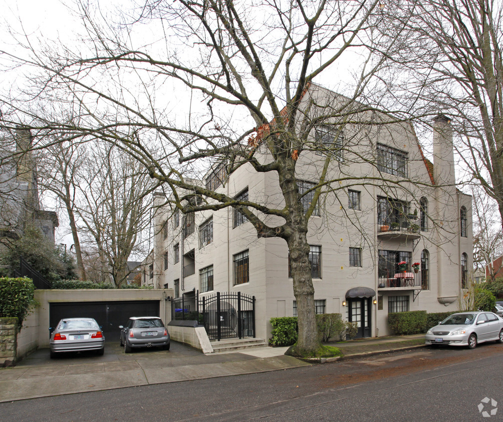 Foto del edificio - Alhambra Condominiums