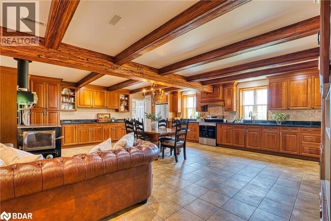 Building Photo - 305234 S Line