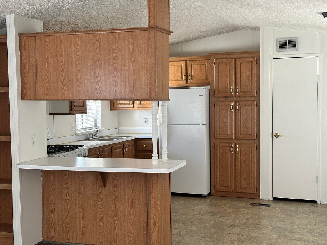 Foto principal - 895 E McNeil Rd