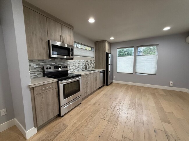 Building Photo - Modern 1Bd/Ba Townhome in the Boise Neighb...