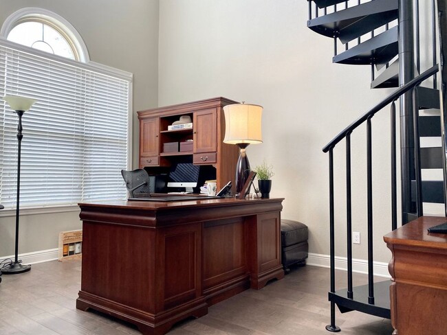 Building Photo - 1115 Estancia Woods Loop