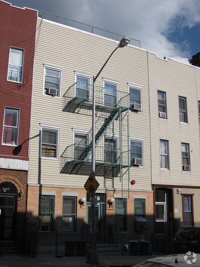Building Photo - 239 Jefferson St