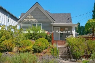 Building Photo - 5515 N Bowdoin St