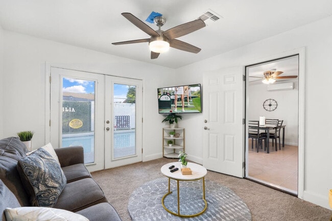 Building Photo - 3733 E Dahlia Dr