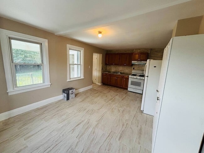 Photo - 14 1st St House