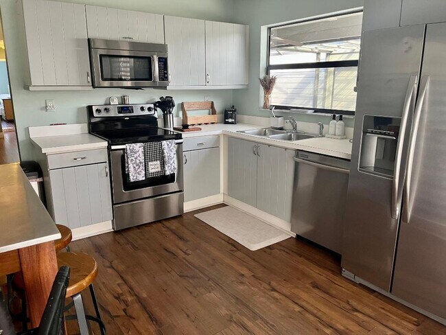 Building Photo - 2575 Bedford Mews Dr