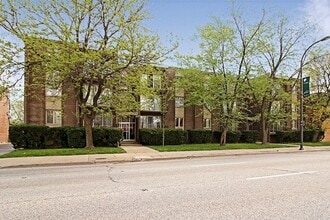 Building Photo - 9735 S Cicero Ave