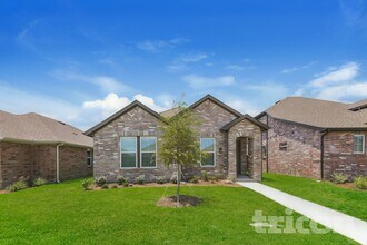 Building Photo - 8017 Brookhaven Dr