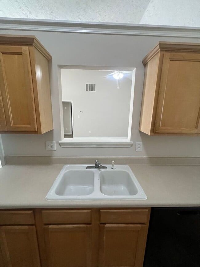 Building Photo - Beautiful Home in the Highly Sought-After ...