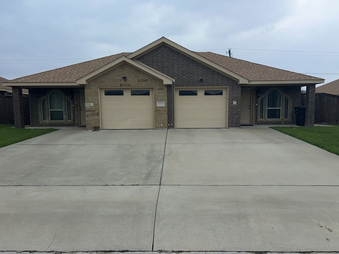 Foto principal - 5703 Luminous Ln