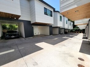Building Photo - 913 Duncan Ln