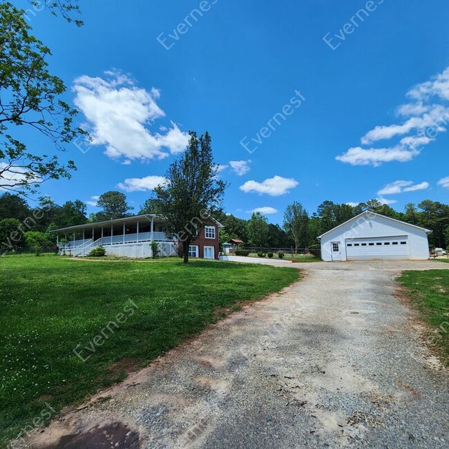 Building Photo - 2247 Fairview Rd