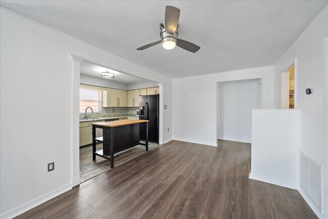 Foto del edificio - 2619 Robinson Ave