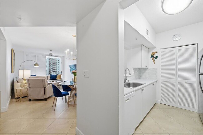 Foto del edificio - 3020 NE 32nd Ave