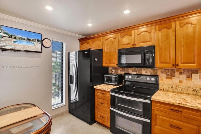 Building Photo - 15 Royal Palm Way